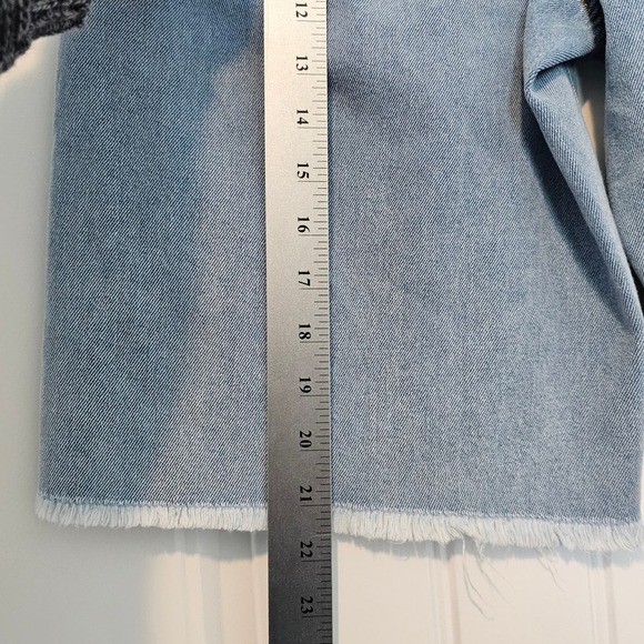 Future Collective Denim Shorts Womens Size 2 Medium Wash High Rise Distressed - Picture 11 of 12